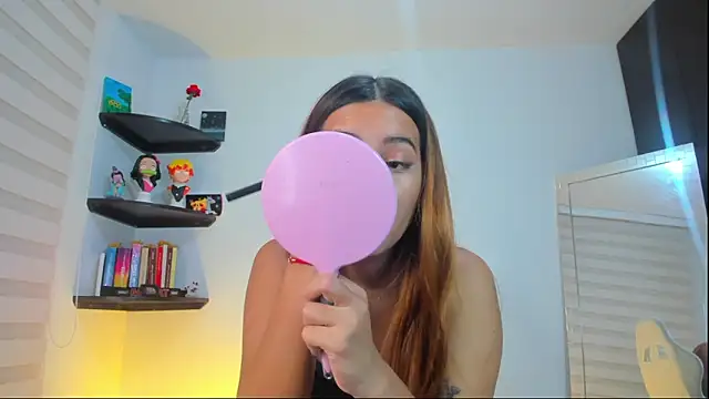 Snapshot of kittyrush_ chatting on 11.16.25 kittyrush online show from 11.16.25