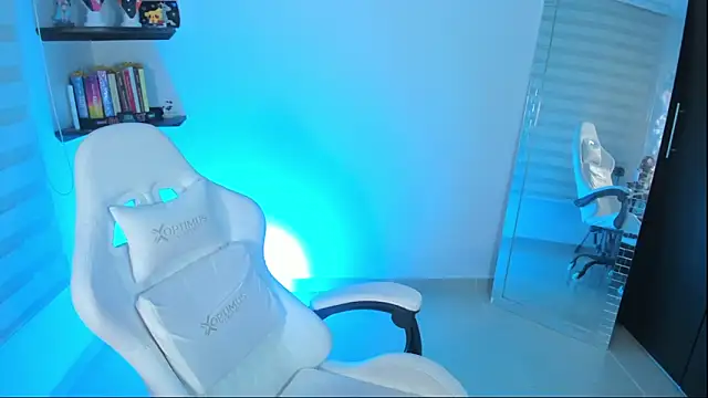 Snapshot of kittyrush_ chatting on 11.18.25 kittyrush online show from 11.18.25