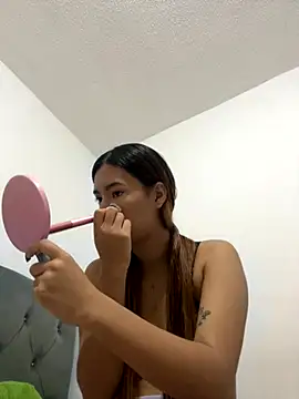 Snapshot of kittyrush_ chatting on 11.29.25 kittyrush online show from 11.29.25