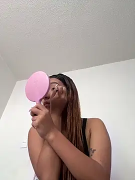 Snapshot of kittyrush_ chatting on 12.17.25 kittyrush online show from 12.17.25