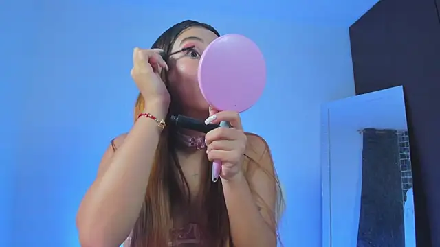 Snapshot of kittyrush_ chatting on 12.19.25 kittyrush online show from 12.19.25