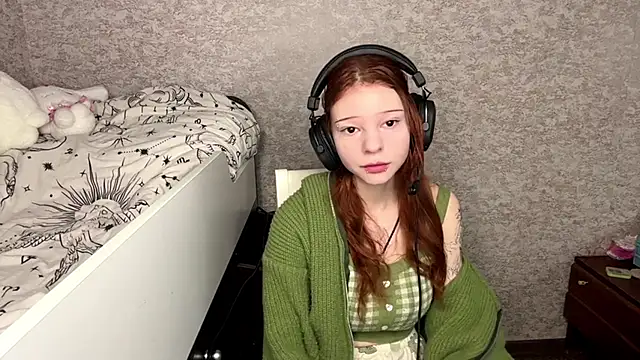 Snapshot of HueRivas chatting on 10.17.25 HueRivas online show from 10.17.25