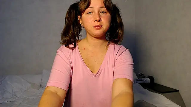 Vivi  Nova online show from 10.16.25