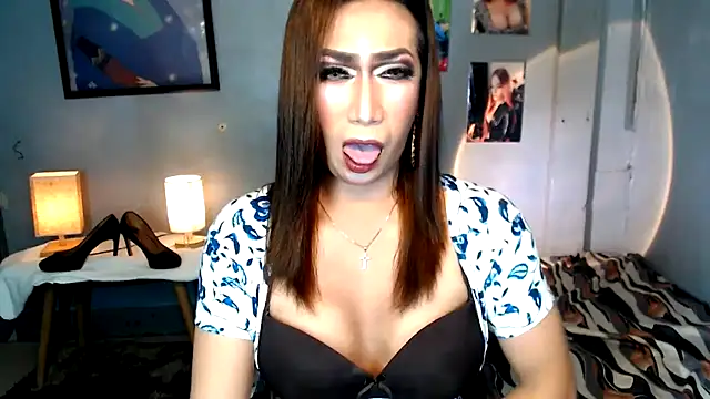 littleredbunny27 online show from 04.08.26