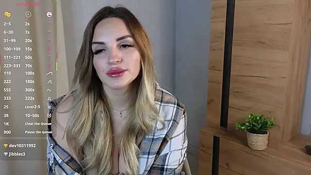 Snapshot of LustLagoon chatting on 11.13.25 LustLagoon online show from 11.13.25