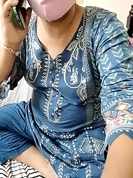 Hot Boude online show from 10.28.25