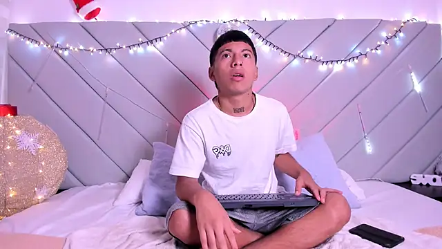 little kris1 online show from 12.04.25