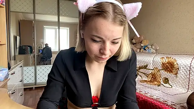 Snapshot of HoppedArea chatting on 10.22.25 HoppedArea online show from 10.22.25