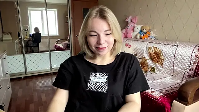 Snapshot of HoppedArea chatting on 11.06.25 HoppedArea online show from 11.06.25