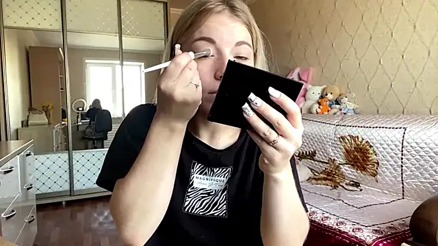 Snapshot of HoppedArea chatting on 11.08.25 HoppedArea online show from 11.08.25