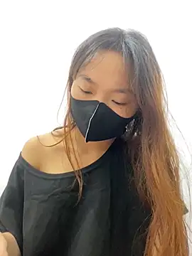 Snapshot of Bella-005 chatting on 10.26.25 Bella-005 online show from 10.26.25