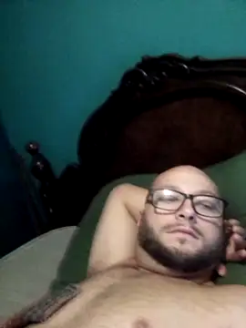 Snapshot of bobstrongdong chatting on 11.17.25 bobstrongdong online show from 11.17.25