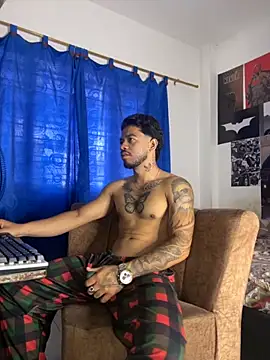 Snapshot of Kylian_Alessandro chatting on 10.21.25 Kylian Alessandro online show from 10.21.25