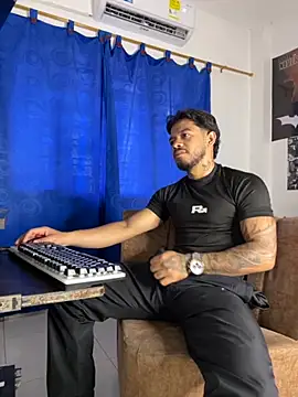 Snapshot of Kylian_Alessandro chatting on 10.25.25 Kylian Alessandro online show from 10.25.25