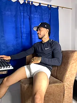 Snapshot of Kylian_Alessandro chatting on 10.31.25 Kylian Alessandro online show from 10.31.25