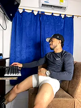 Snapshot of Kylian_Alessandro chatting on 11.02.25 Kylian Alessandro online show from 11.02.25