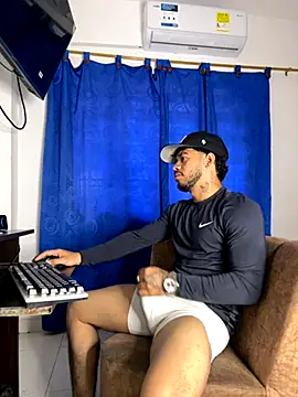 Snapshot of Kylian_Alessandro chatting on 11.02.25 Kylian Alessandro online show from 11.02.25