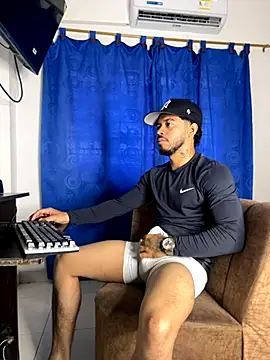 Snapshot of Kylian_Alessandro chatting on 11.04.25 Kylian Alessandro online show from 11.04.25