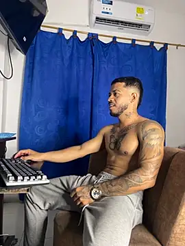 Snapshot of Kylian_Alessandro chatting on 11.09.25 Kylian Alessandro online show from 11.09.25