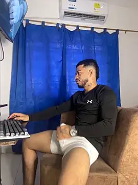 Snapshot of Kylian_Alessandro chatting on 11.11.25 Kylian Alessandro online show from 11.11.25