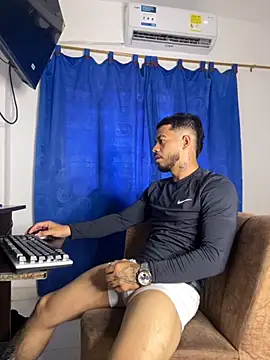 Snapshot of Kylian_Alessandro chatting on 11.12.25 Kylian Alessandro online show from 11.12.25