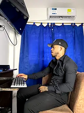 Snapshot of Kylian_Alessandro chatting on 11.14.25 Kylian Alessandro online show from 11.14.25