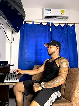 Snapshot of Kylian_Alessandro chatting on 11.15.25 Kylian Alessandro online show from 11.15.25