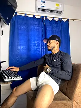 Snapshot of Kylian_Alessandro chatting on 11.16.25 Kylian Alessandro online show from 11.16.25