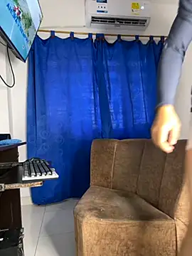 Snapshot of Kylian_Alessandro chatting on 11.20.25 Kylian Alessandro online show from 11.20.25