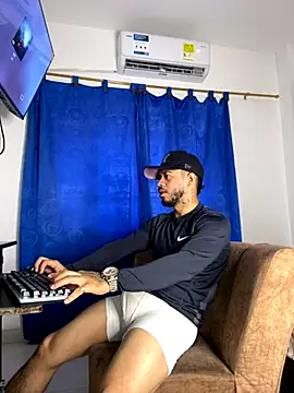 Snapshot of Kylian_Alessandro chatting on 11.21.25 Kylian Alessandro online show from 11.21.25