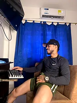 Snapshot of Kylian_Alessandro chatting on 11.22.25 Kylian Alessandro online show from 11.22.25