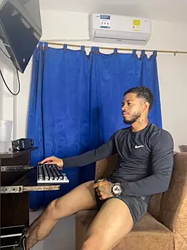 Snapshot of Kylian_Alessandro chatting on 12.01.25 Kylian Alessandro online show from 12.01.25