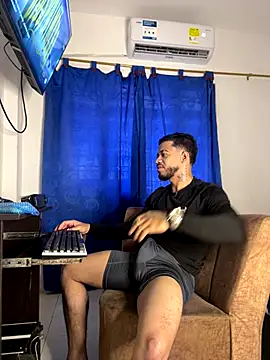 Snapshot of Kylian_Alessandro chatting on 12.04.25 Kylian Alessandro online show from 12.04.25