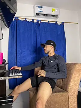 Snapshot of Kylian_Alessandro chatting on 12.15.25 Kylian Alessandro online show from 12.15.25