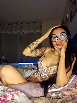 Snapshot of LucyMiax chatting on 10.24.25 LucyMiax online show from 10.24.25