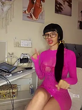 Snapshot of LucyMiax chatting on 11.28.25 LucyMiax online show from 11.28.25