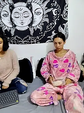 Snapshot of abby_n_emily chatting on 07.01.26 abby n emily online show from 07.01.26