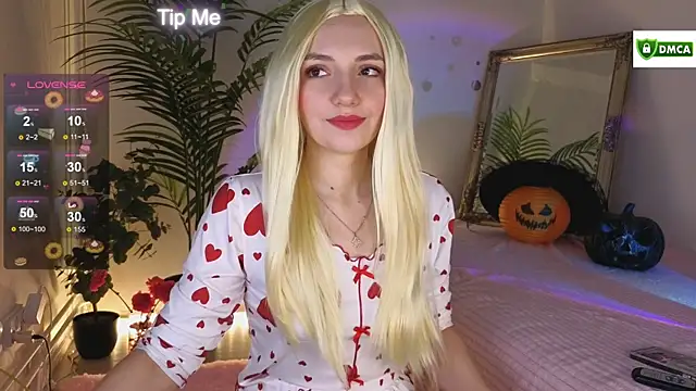 Snapshot of cute_cake chatting on 10.26.25 cute cake online show from 10.26.25