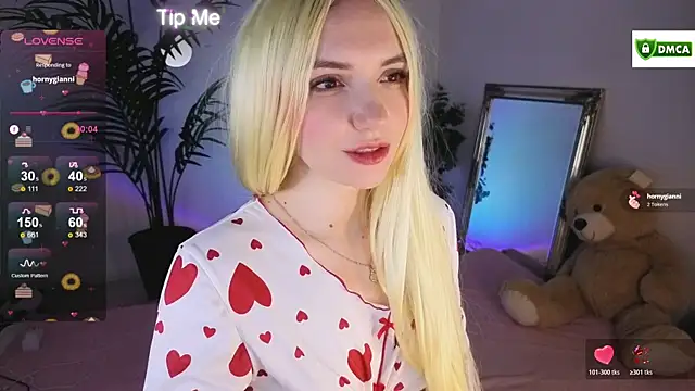 Snapshot of cute_cake chatting on 11.07.25 cute cake online show from 11.07.25