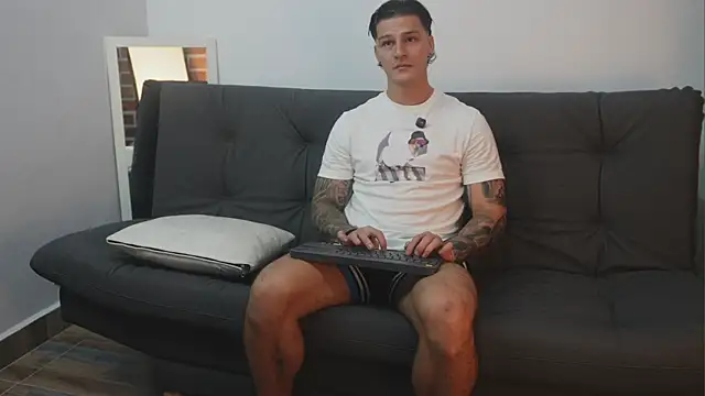 Snapshot of Dominick_walker chatting on 10.31.25 Dominick walker online show from 10.31.25