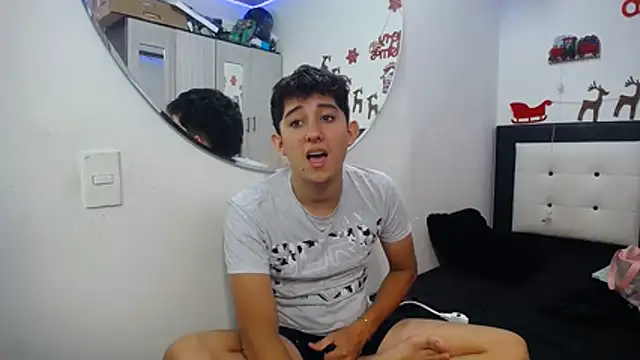 Snapshot of Dravith_Valery chatting on 12.18.25 Dravith Valery online show from 12.18.25