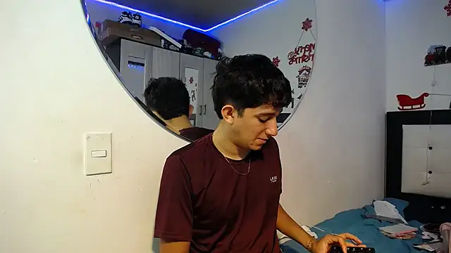 Snapshot of Dravith_Valery chatting on 12.20.25 Dravith Valery online show from 12.20.25