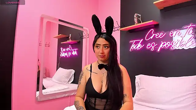 JuliethCruz  online show from 10.31.25