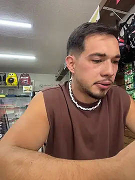 Snapshot of Leonardmoppet chatting on 11.16.25 Leonardmoppet online show from 11.16.25