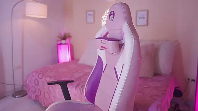 Meggie  online show from 11.24.25