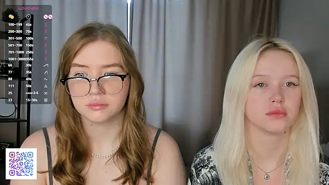 Snapshot of NecoleRemondini chatting on 10.30.25 NecoleRemondini online show from 10.30.25