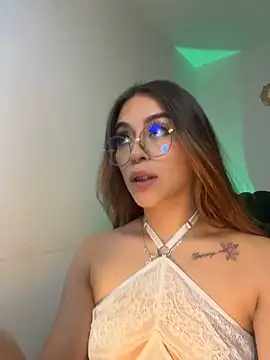 Snapshot of Aliss_rose chatting on 11.04.25 Aliss rose online show from 11.04.25