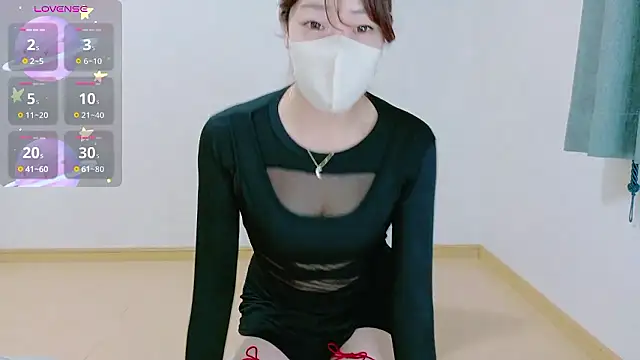 TSUKI circle online show from 11.02.25