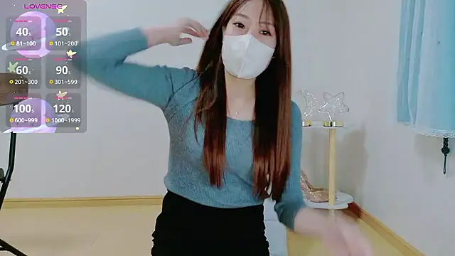 TSUKI circle online show from 11.06.25