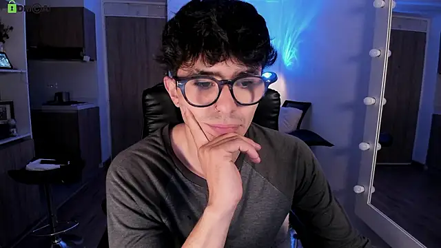 Snapshot of Mikeyvioleta_ chatting on 02.17.26 Mikeyvioleta online show from 02.17.26